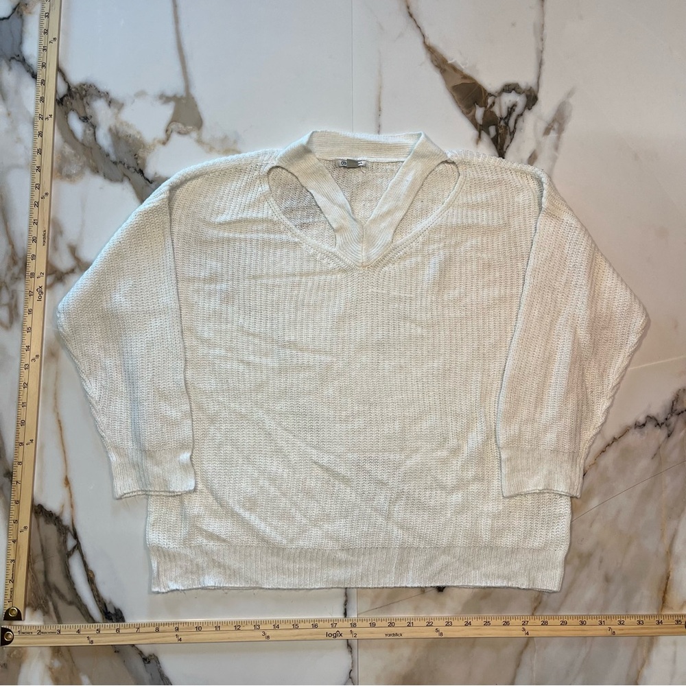 Light Cream V-Neck Knit Top - Women